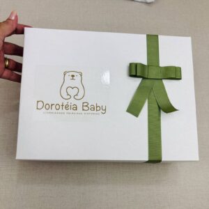 Kit Presente Personalizado – Manta Plush, Naninha, Touca e Sapatinho Tricô Personalizado