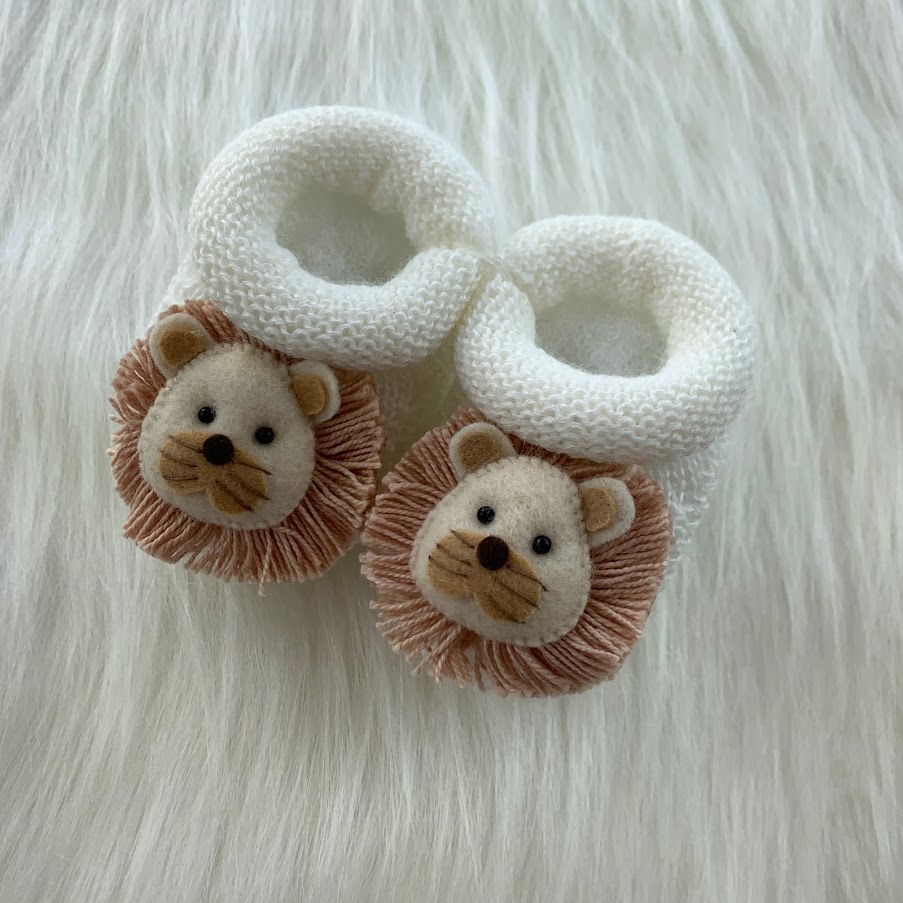 Sapatinho Tricô Premium com Aplique – Linha Luxo Bebê